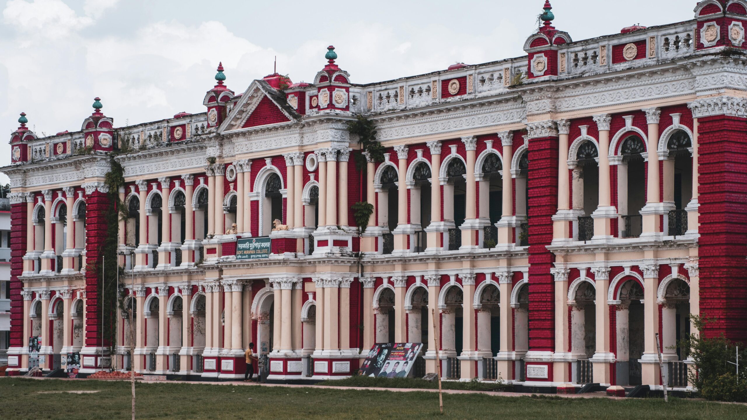 free-photo-of-murapara-jamidar-bari-palace-in-bangladesh